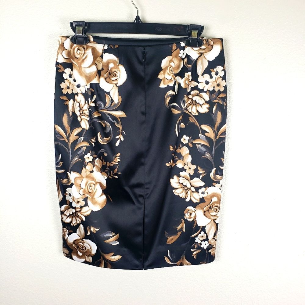 White House Black Market Midi White Flower Midi Satin Chic Skirt Size 02/XS - Picture 7 of 9